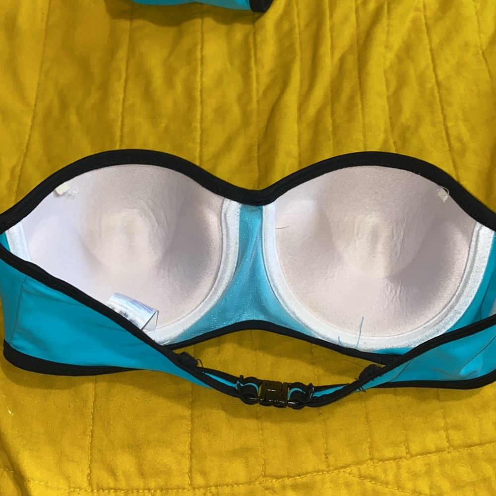 BIKINI - Picture 4 of 6